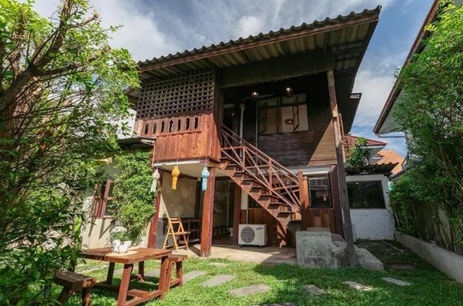 Nearthepark Backpack House Hostel Chiang Mai Buitenkant foto